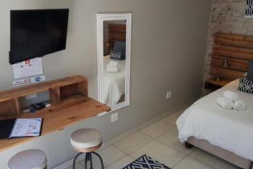 پانسیون Touching Senses Garden Cottages