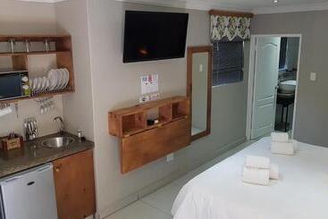 Пансион Touching Senses Garden Cottages