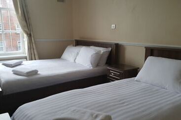 Hazelbrook House B&b
