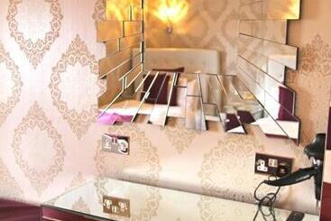 هتل Crompton Guest House
