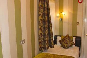 هتل Crompton Guest House