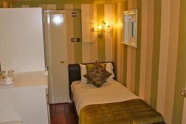 هتل Crompton Guest House