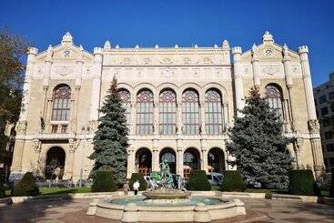 هتل Crowne Plaza Budapest, An Ihg