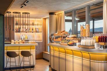 هتل Crowne Plaza Budapest, An Ihg