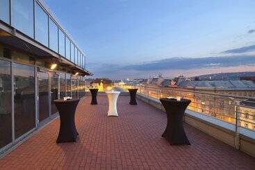 هتل Crowne Plaza Budapest, An Ihg