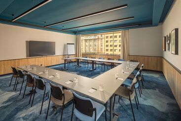هتل Crowne Plaza Budapest, An Ihg
