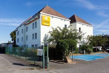 هتل Premiere Classe Nantes Ouest   St Herblain