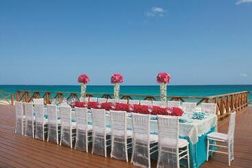 هتل Dreams Sapphire Resort & Spa
