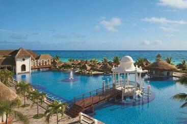 هتل Dreams Sapphire Resort & Spa