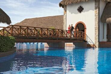 هتل Dreams Sapphire Resort & Spa
