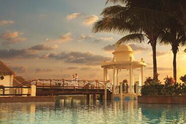 هتل Dreams Sapphire Resort & Spa