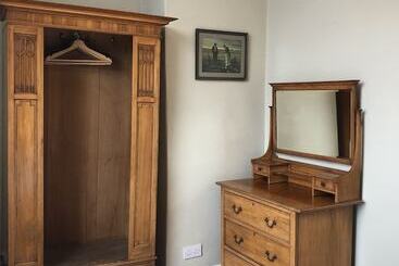 هتل Harveys Guest House