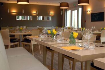 هتل Kyriad Valence Nord Bourg Les Valence