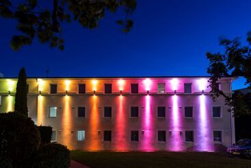 هتل Kyriad Valence Nord Bourg Les Valence