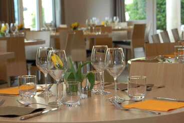 هتل Kyriad Valence Nord Bourg Les Valence