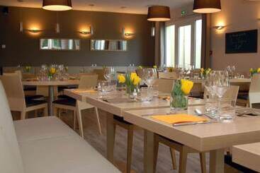 هتل Kyriad Valence Nord Bourg Les Valence