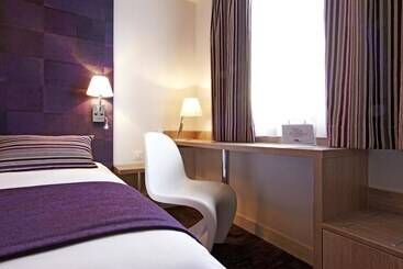 هتل Kyriad Valence Nord Bourg Les Valence