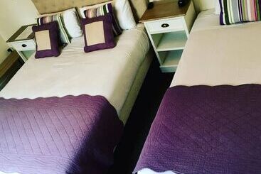 هتل Logis Hôtel Louise De Savoie
