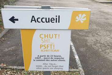هتل Premiere Classe Besancon  Ecole Valentin