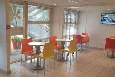 هتل Premiere Classe Besancon  Ecole Valentin