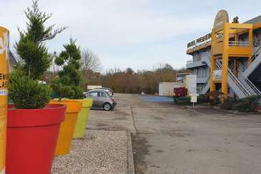 هتل Premiere Classe Besancon  Ecole Valentin