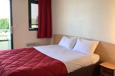 هتل Premiere Classe Chateauroux  Saint Maur