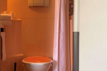 هتل Premiere Classe Chateauroux  Saint Maur