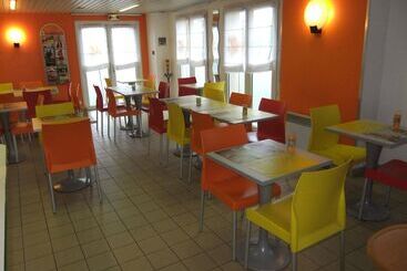 Отель Premiere Classe Niort Est  Chauray