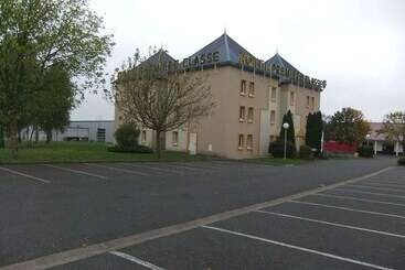 Отель Premiere Classe Niort Est  Chauray