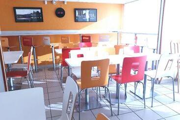 هتل Premiere Classe Orleans Ouest La Chapelle St Mesmin
