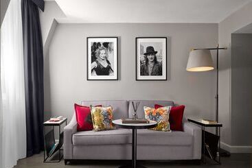 هتل The Trafalgar St. James London, Curio Collection By Hilton