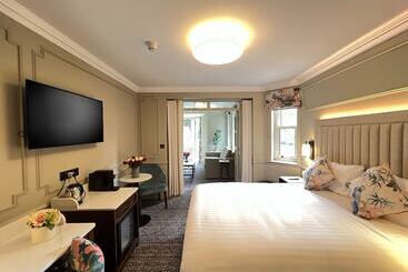 هتل Waterloo Town House & Suites