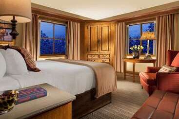 استراحتگاه Snake River Lodge & Spa