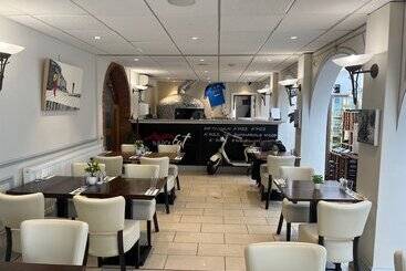 Sorrento Hotel & Restaurant