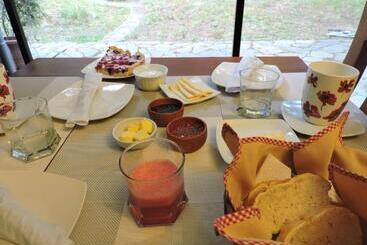Casa De Noah Bed & Breakfast