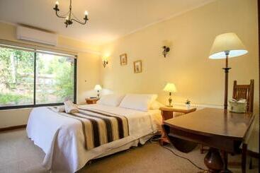 Casa De Noah Bed & Breakfast