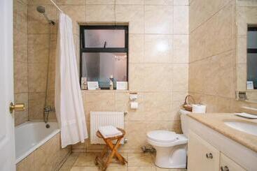 Casa De Noah Bed & Breakfast