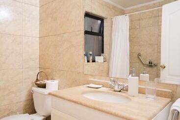 Casa De Noah Bed & Breakfast