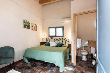 هتل Agriturismo Val Di Noto