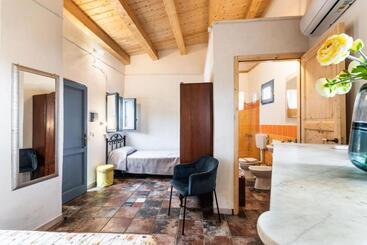 هتل Agriturismo Val Di Noto
