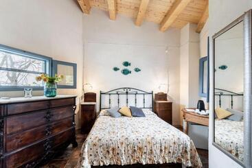 هتل Agriturismo Val Di Noto