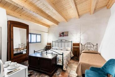 هتل Agriturismo Val Di Noto