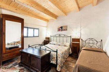 هتل Agriturismo Val Di Noto