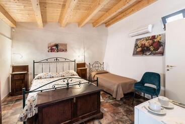 هتل Agriturismo Val Di Noto