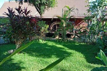 پانسیون Anouxa Riverview Guesthouse