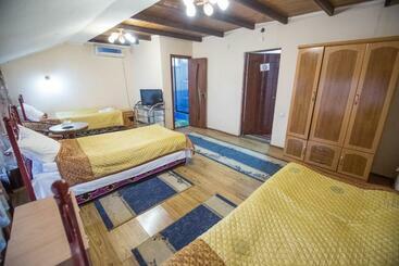 پانسیون Eco House