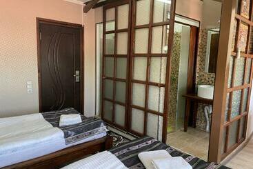 پانسیون Eco House