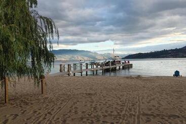 تختخواب و صبحانه Beds By The Bridge