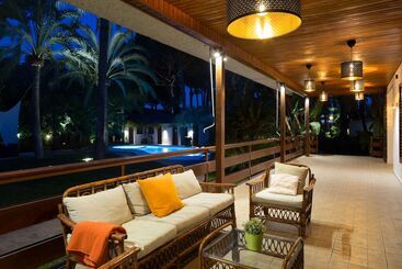 El Oasis Villa Resort - L'Eliana