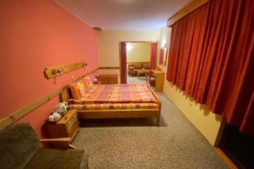 Family Hotel Savov